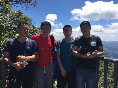 我們的團(tuán)隊(duì)—叢林探險